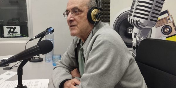 Rodolfo Espino en los estudios de El Espejo Canario