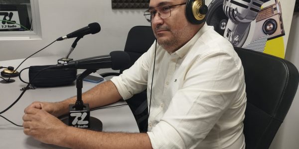 Miguel ÁNgel Pérez del Pino en los estudios de El Espejo Canario