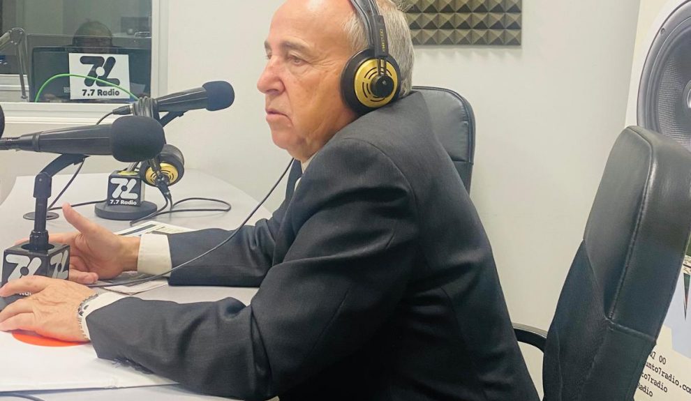 Manuel Padrón en los estudios de El Espejo Canario
