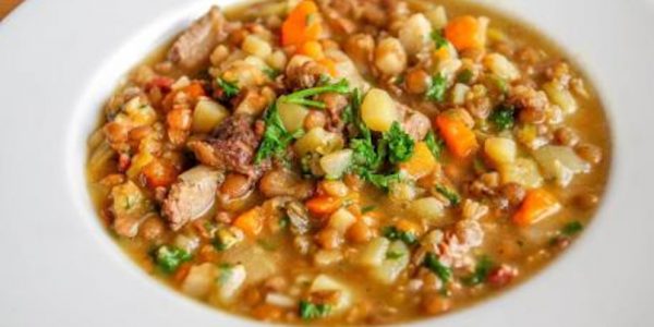 El premio es «un espaldarazo a más de una década de trabajo continuo para mejorar la calidad de la alimentación en los centros escolares» | Foto: Ministerio de Derechos Sociales, Consumo y Agenda 2030