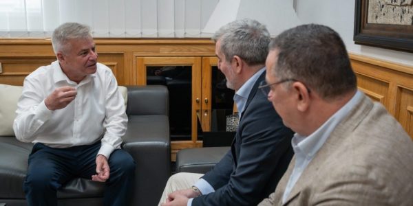 Calixto Herrera en un encuentro con Fernando Clavijo y Poli Suárez | Foto: Gobierno de Canarias