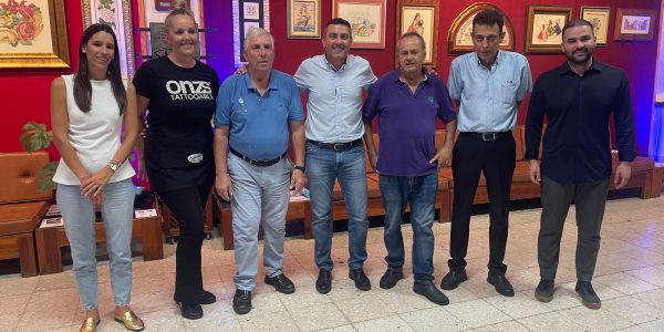 El presidente del Cabildo de Lanzarote felicita a la Sociedad Cultural, Recreo y Deportes Torrelavega de Lanzarote | Foto: Cabildo de Lanzarote
