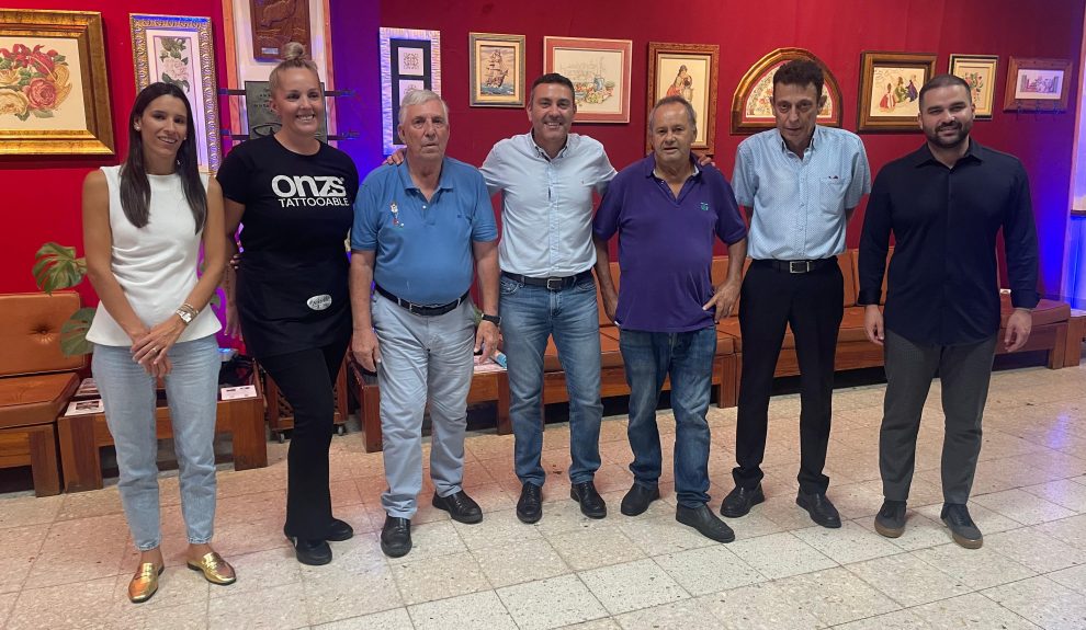El presidente del Cabildo de Lanzarote felicita a la Sociedad Cultural, Recreo y Deportes Torrelavega de Lanzarote | Foto: Cabildo de Lanzarote