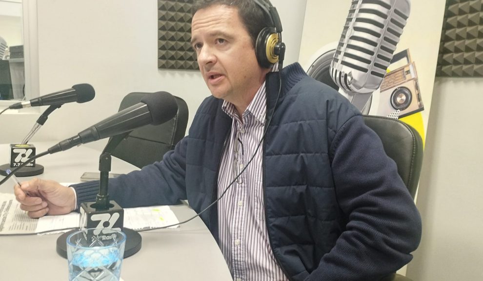 Carlos Medina en los estudios de El Espejo Canario