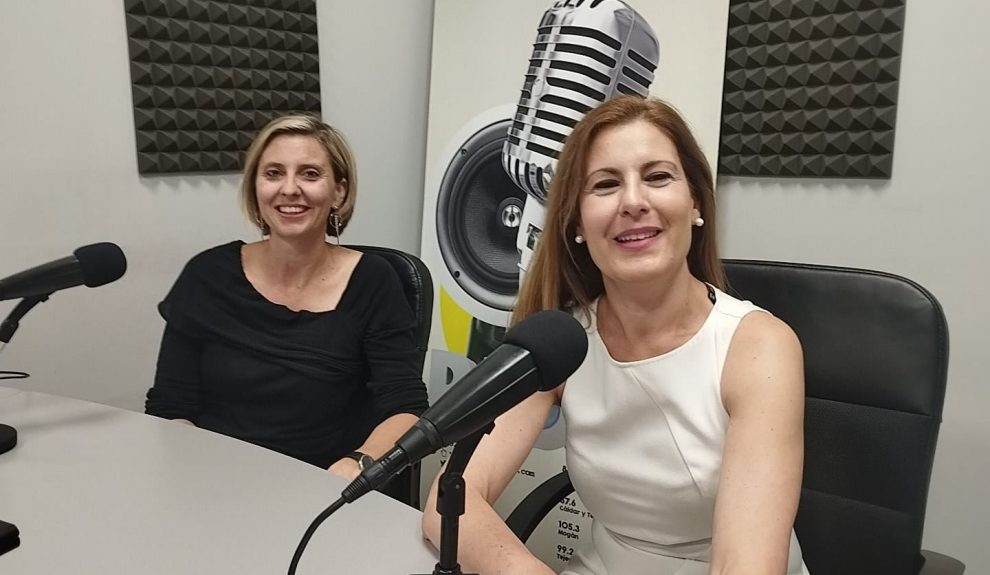 Deborah Thoma y Adriana Regidor en los estudios de El Espejo Canario
