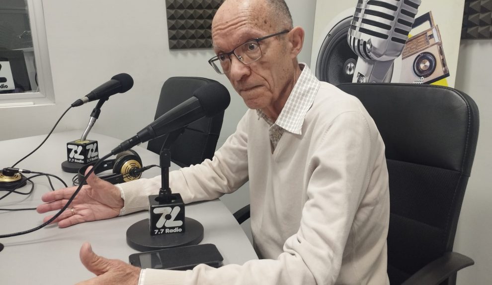 Roque Calero en los estudios de El Espejo Canario