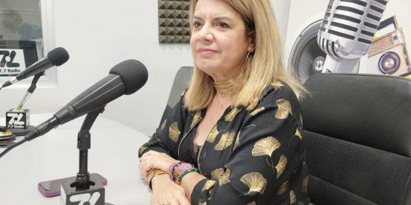 Elizabeth Hernández en los estudios de El Espejo Canario