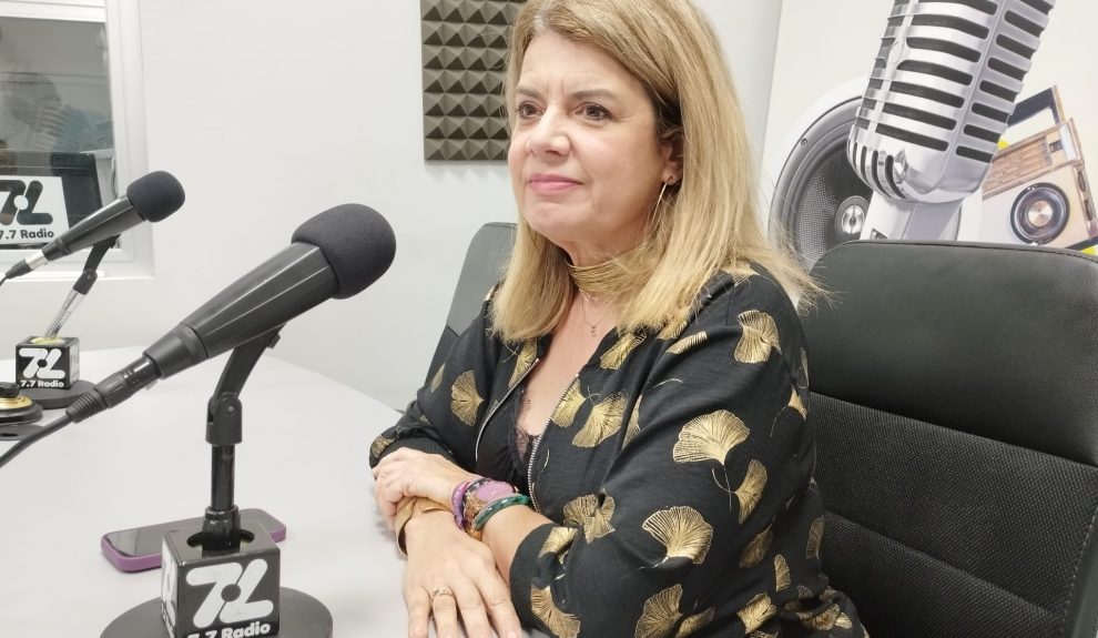 Elizabeth Hernández en los estudios de El Espejo Canario
