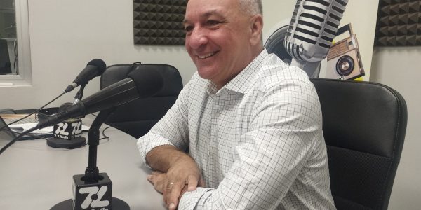 Manuel Campos en los estudios de El Espejo Canario