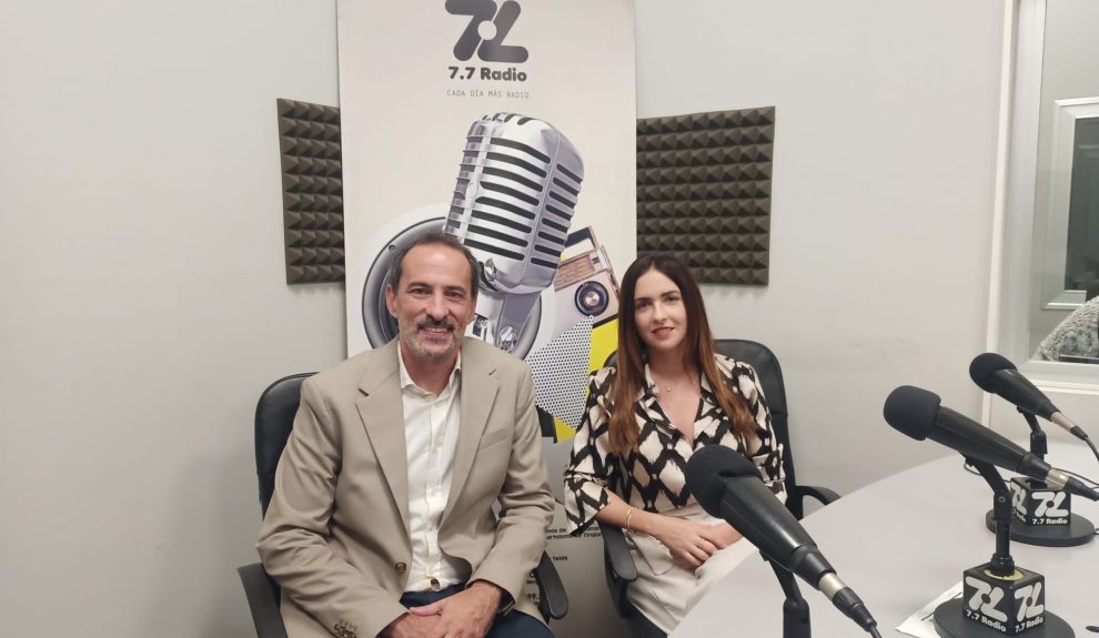 Luis Alberto Ruiz Pasquau y Betsabé Morales en el estudio de El Espejo Canario