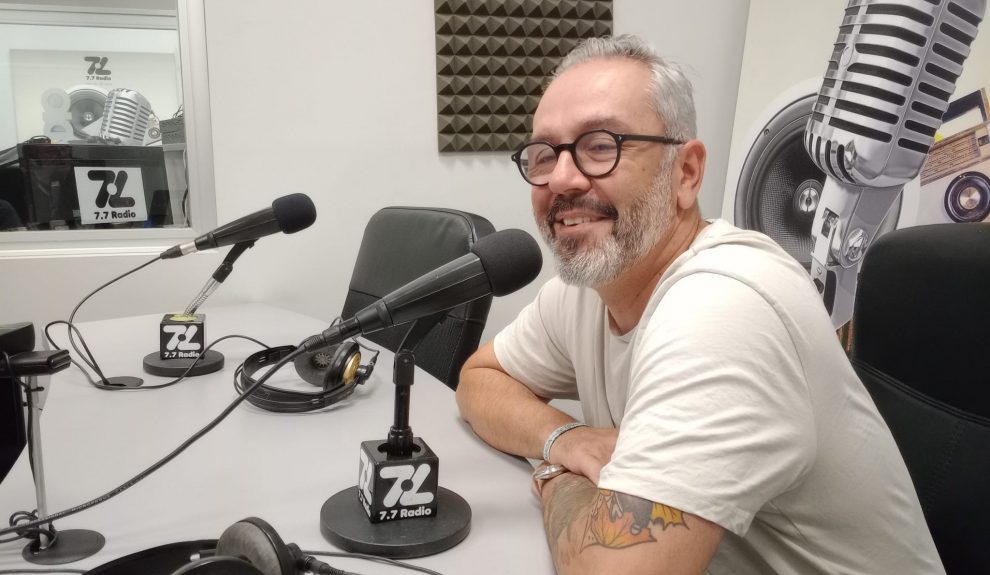 Alejandro Romero en los estudios de El Espejo Canario