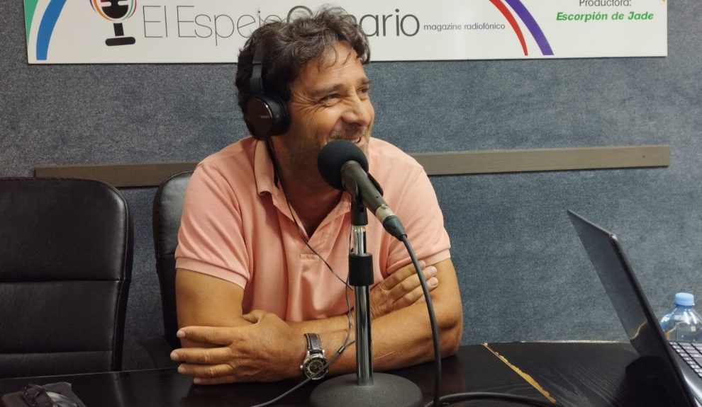 Jesús Díaz en los estudios de El espejo Canario