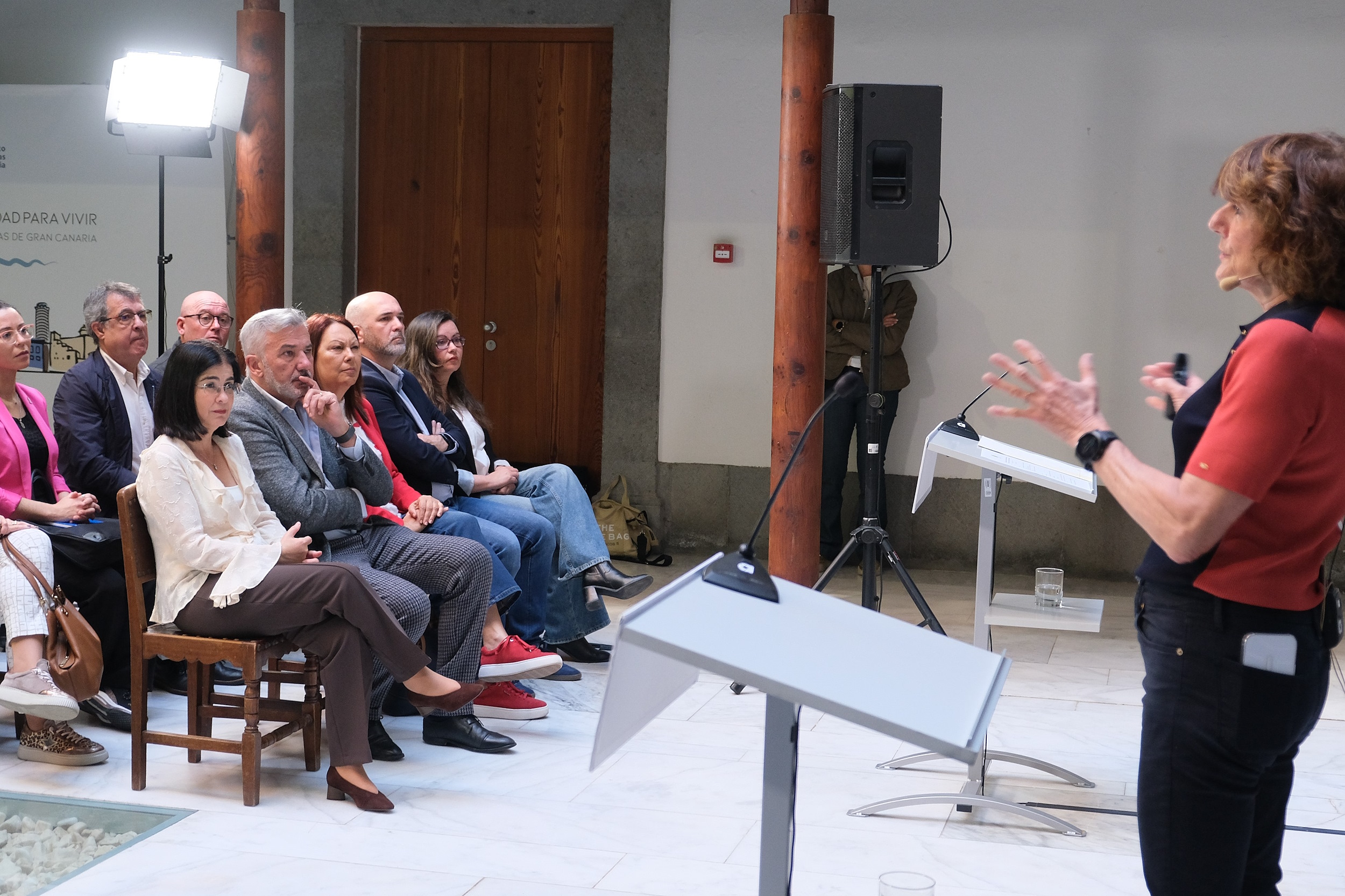 La directora del primer diagnóstico de salud pública de la ciudad, Beatriz González López-Valcárcel, durante la presentación | Foto: Ayuntamiento de Las Palmas de Gran Canaria La directora del primer diagnóstico de salud pública de la ciudad, Beatriz González López-Valcárcel, durante la presentación | Foto: Ayuntamiento de Las Palmas de Gran Canaria