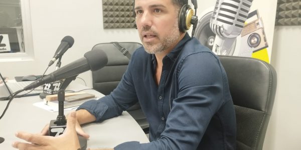 David Suárez en los estudios de El Espejo Canario