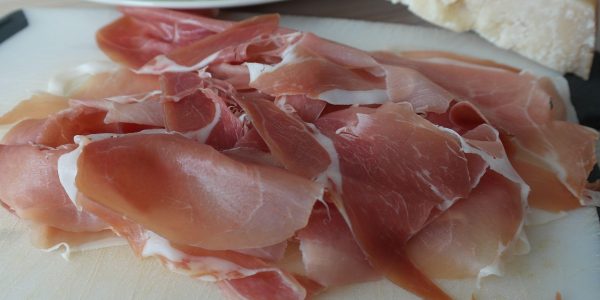 Jamón recién cortado | Foto: Pixabay