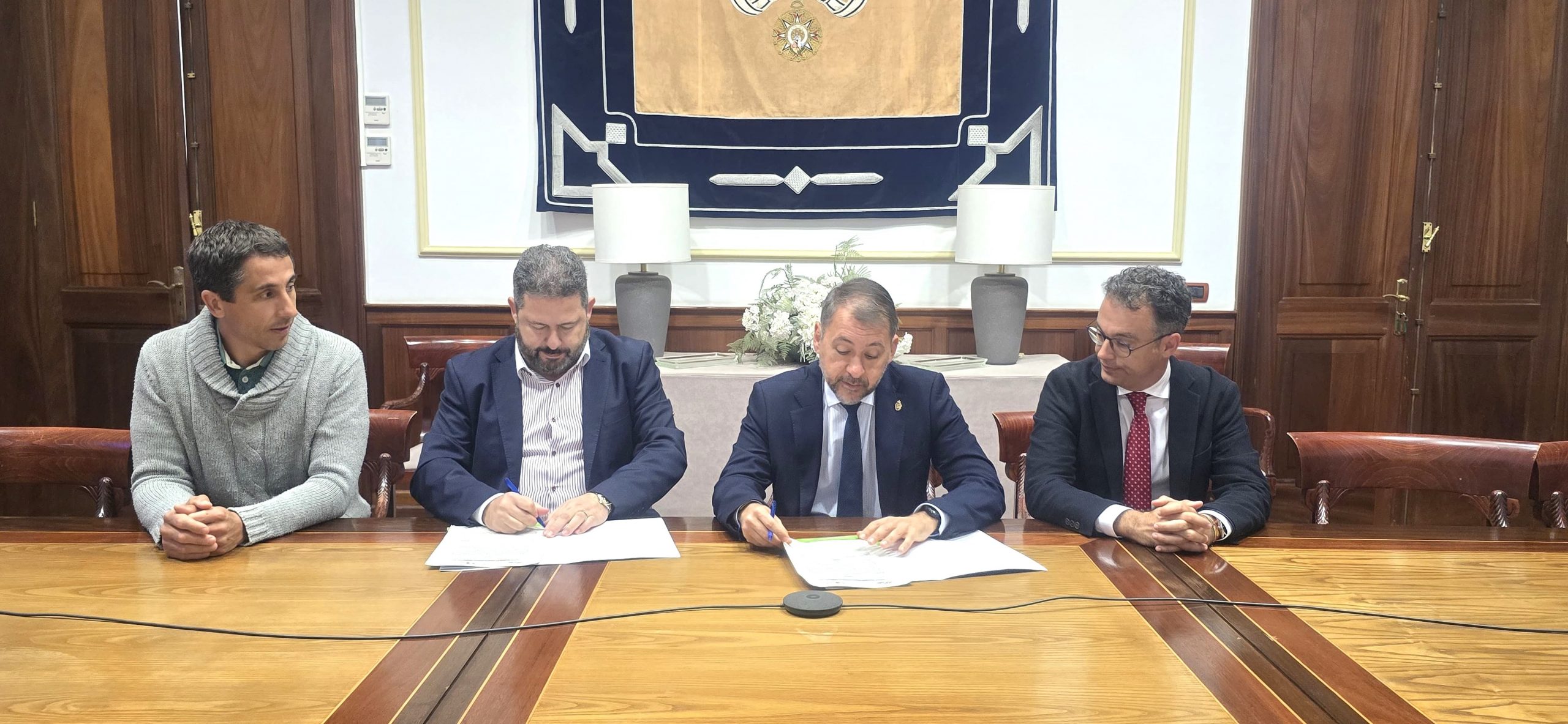 FIRMA convenio de colaboración entre la Fundación Santa Cruz Sostenible y el Clúster Marítimo de Canarias | Foto: CMC FIRMA convenio de colaboración entre la Fundación Santa Cruz Sostenible y el Clúster Marítimo de Canarias | Foto: CMC