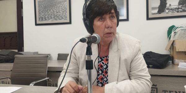 Blanca Pérez en el set de El Espejo Canario en el Cabildo de Tenerife