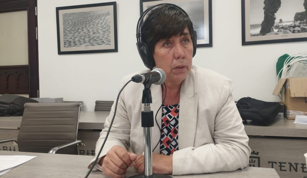 Blanca Pérez en el set de El Espejo Canario en el Cabildo de Tenerife