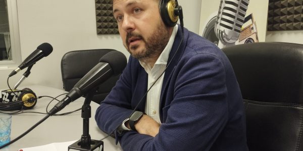 Josué Íñiguez en los estudios de El Espejo Canario