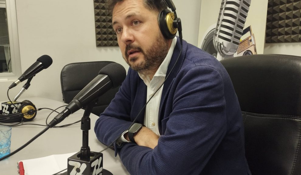 Josué Íñiguez en los estudios de El Espejo Canario