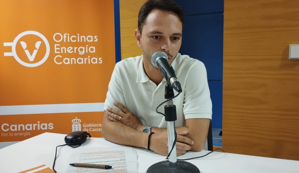 Francisco Arroyo en el set de El Espejo Canario en las Oficinas de Energía de Canarias
