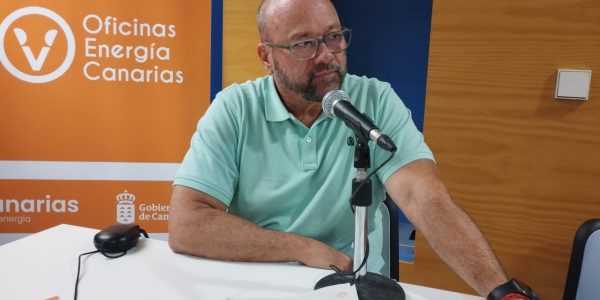 Francisco Castro en el set de El Espejo Canario en las Oficinas de Energía de Canarias