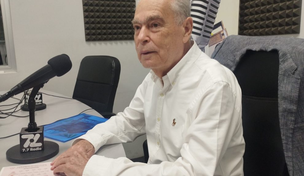 Gonzalo Marrero en los estudios de El Espejo Canario