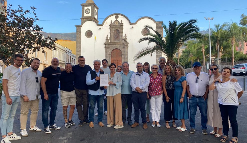Concejales, dirigentes del PP y el edil de NC tras presentar la moción de censura | Foto: PP de Güímar