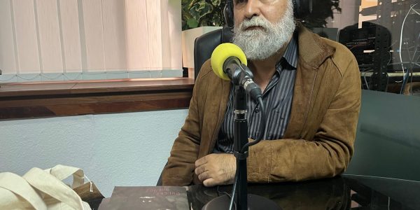 Carlos Rivero en los estudios de El Espejo Canario