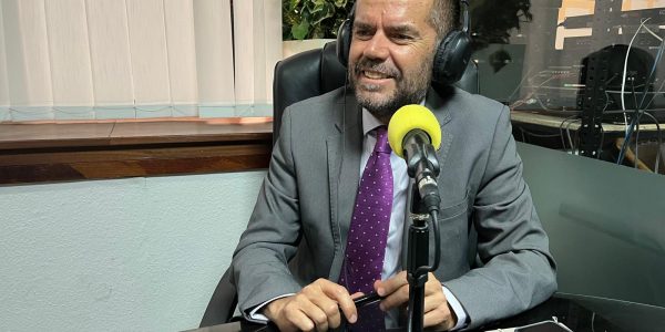 Francisco García en los estudios de El espejo Canario