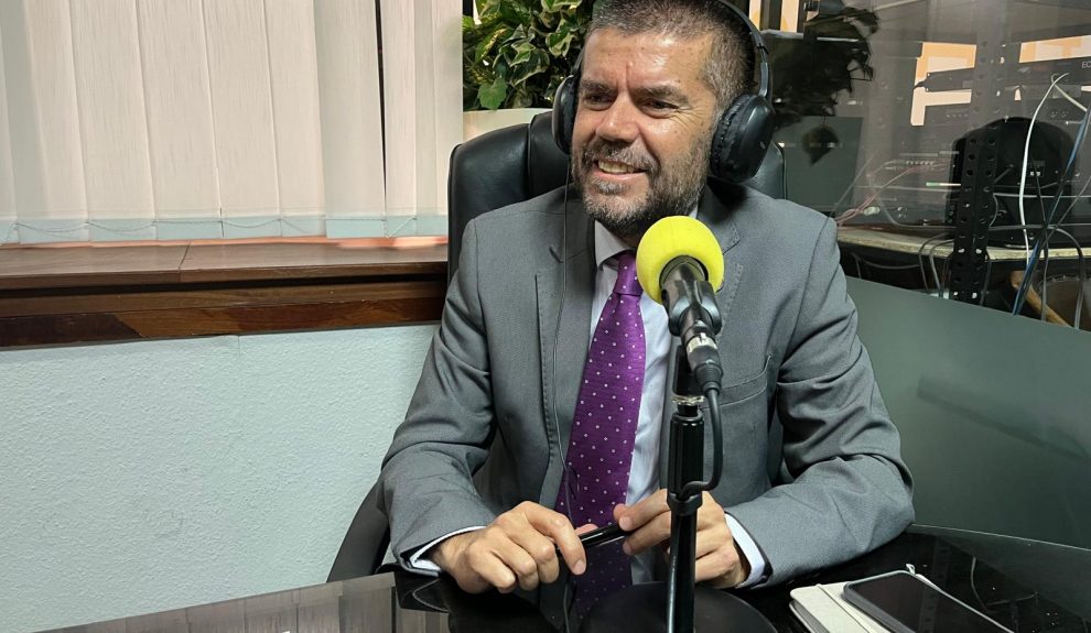 Francisco García en los estudios de El espejo Canario