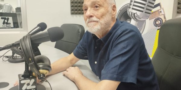 Carlos Guitián en los estudios de El Espejo Canario