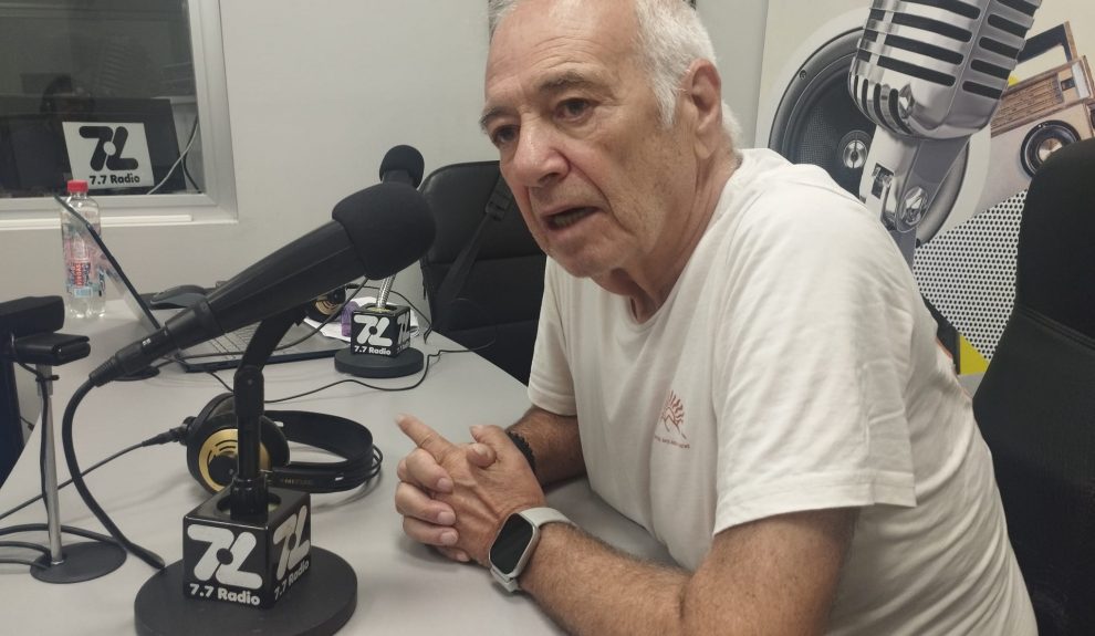Emilio Mayoral en los estudios de El Espejo Canario