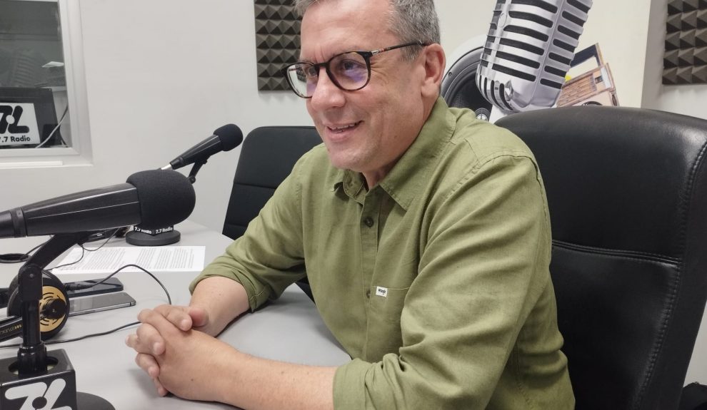 Mauricio Roque en los estudios de El Espejo Canario