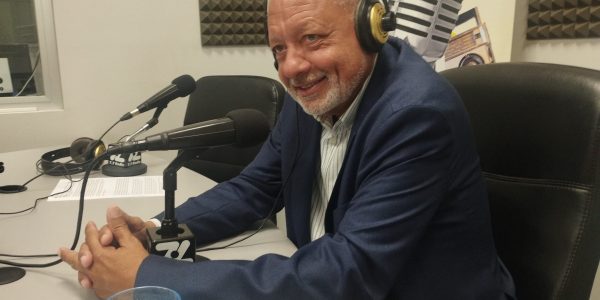 Javier Puga en los estudios de El Espejo Canario