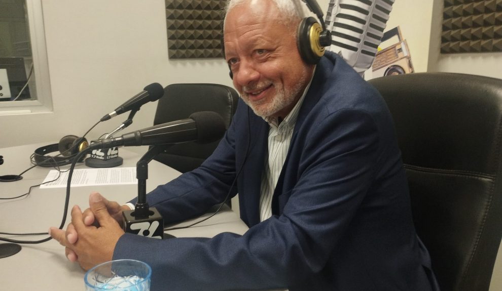 Javier Puga en los estudios de El Espejo Canario