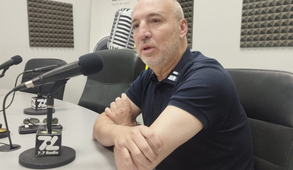 Miguel ÁNgel Ramírez en los estudios de El Espejo Canario