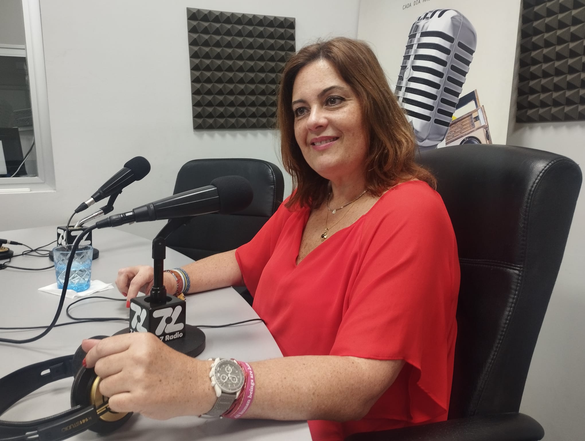 Beatriz Calzada en los estudios de El Espejo Canario Beatriz Calzada en los estudios de El Espejo Canario