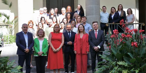 Bienvenida a los 27 nuevos trabajadores y trabajadoras que se incorporan a la Cámara | Foto: Parlamento de Canarias