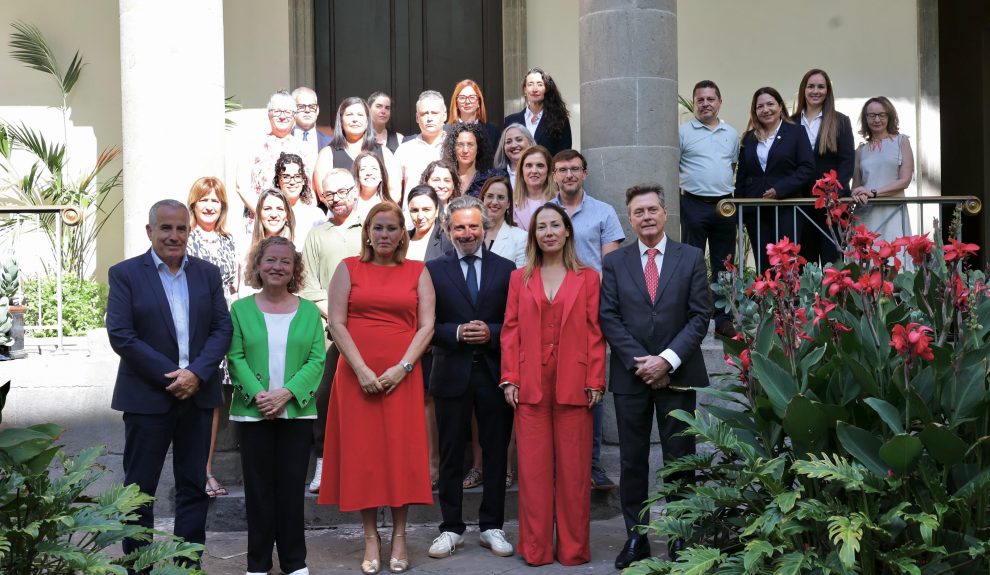 Bienvenida a los 27 nuevos trabajadores y trabajadoras que se incorporan a la Cámara | Foto: Parlamento de Canarias