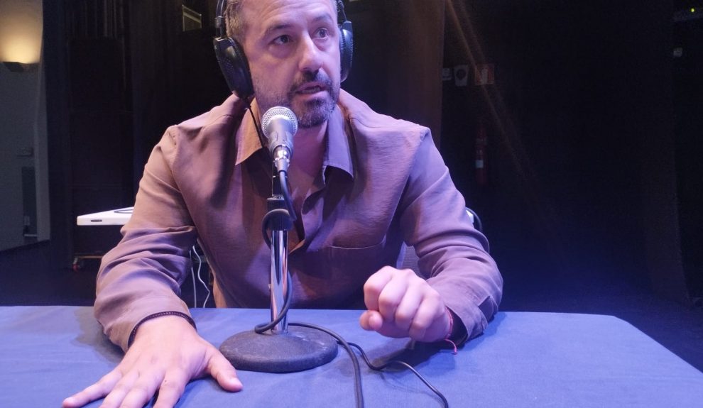 Juan Antonio Peña en el set de El Espejo Canario en el Teatro Municipal Juan Ramón Jiménez de Telde