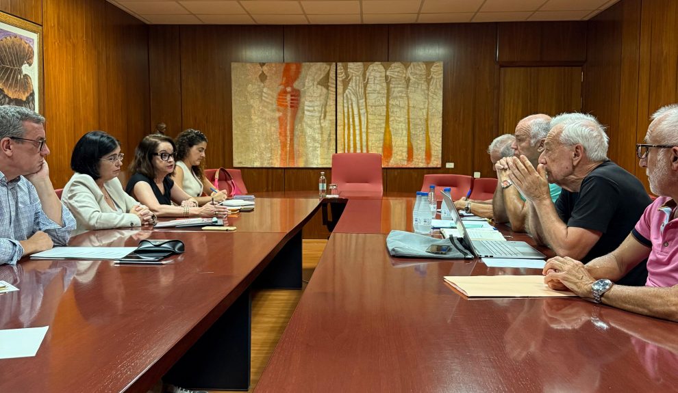Reunión de la alcaldesa, Carolina Darias, junto a representantes vecinales de Las Torres | Foto: Ayuntamiento de LPGC