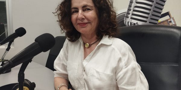 Matilde Asián en los estudios de El Espejo Canario