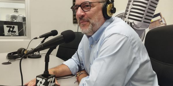 Poli Suárez en los estudios de El Espejo Canario