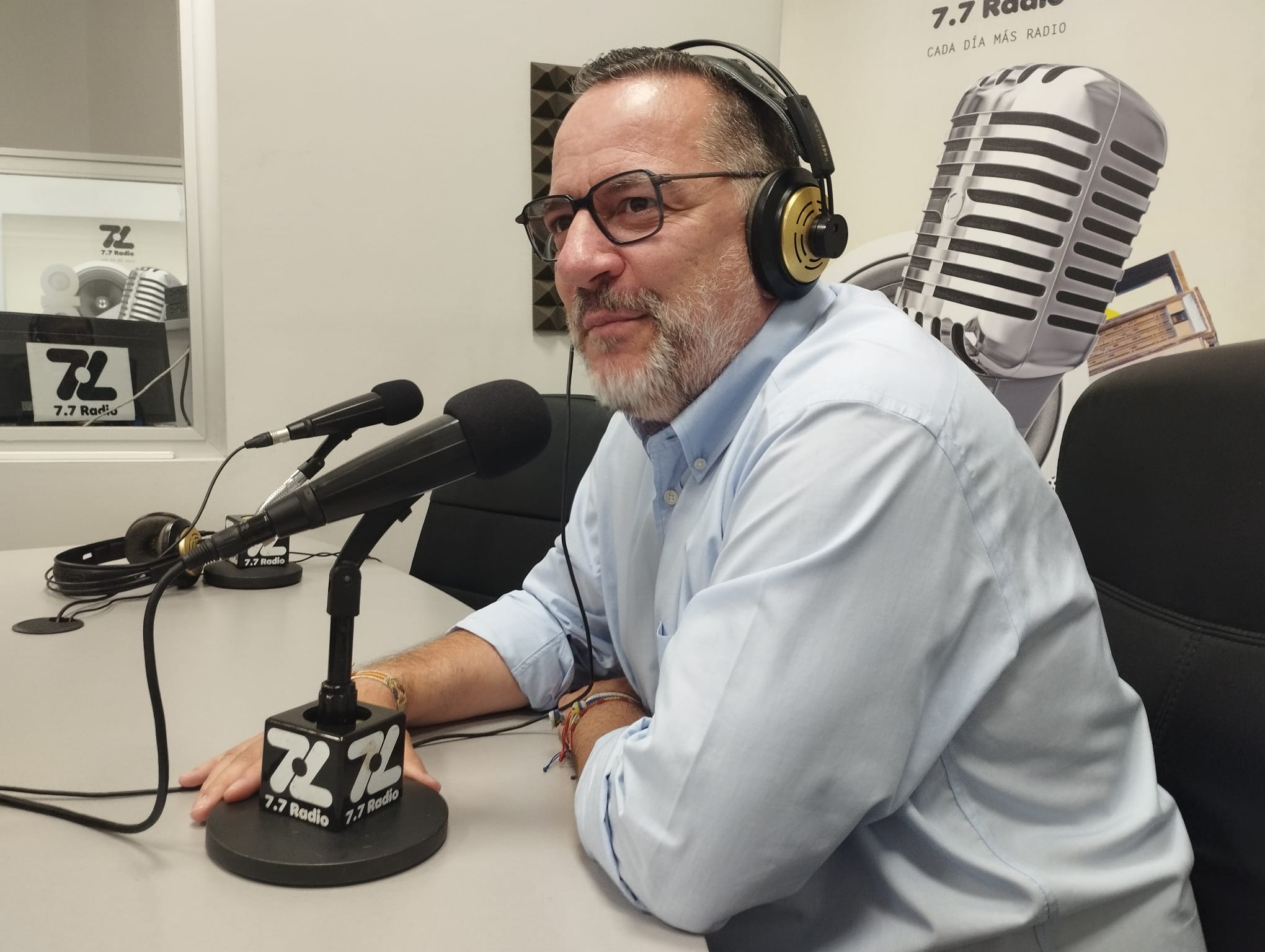 Poli Suárez en los estudios de El Espejo Canario Poli Suárez en los estudios de El Espejo Canario