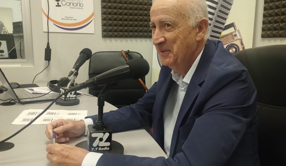 Francisco Hernández Spínola en los estudios de El Espejo Canario