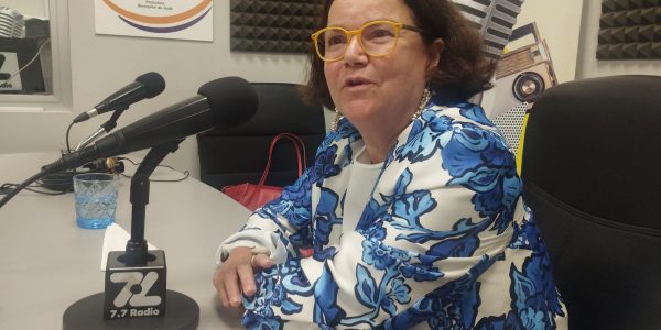 Teresa Cárdenes en los estudios de El Espejo Canario