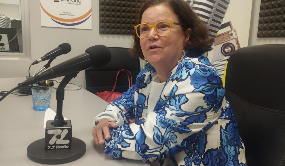 Teresa Cárdenes en los estudios de El Espejo Canario