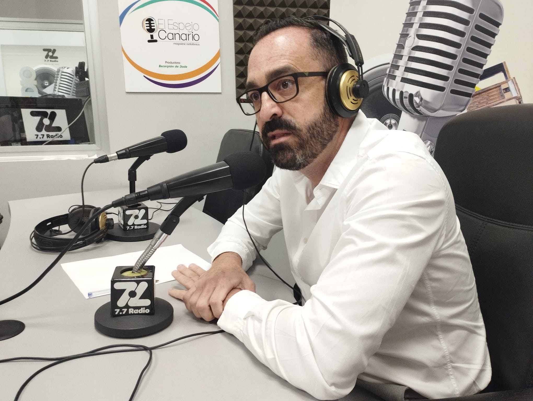 Javier Valentín Peñate en los estudios de El Espejo Canario Javier Valentín Peñate en los estudios de El Espejo Canario