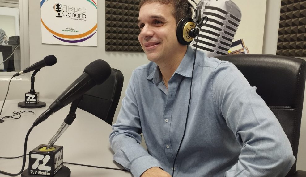 Daniel Reyes en los estudios de El Espejo Canario